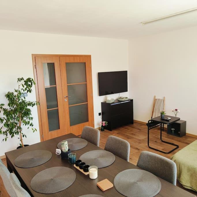 Apartmán Cervena Cesta Kunovice Exteriér fotografie